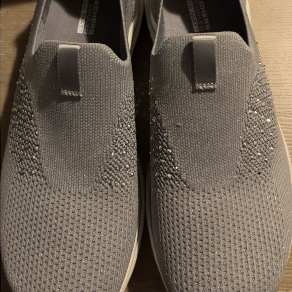 Cute slip ons - Picture 6 of 11